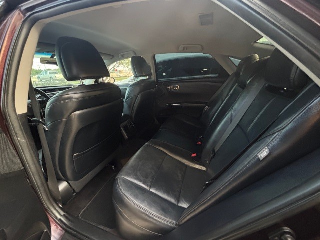 Toyota Avalon Vehicle Full-screen Gallery Image 03