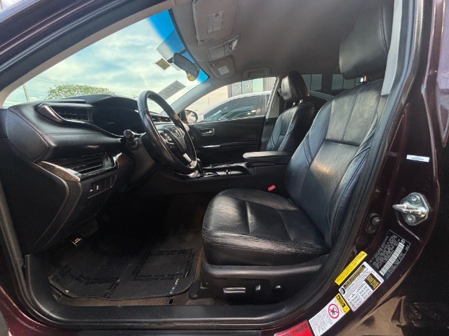 Toyota Avalon Vehicle Full-screen Gallery Image 04