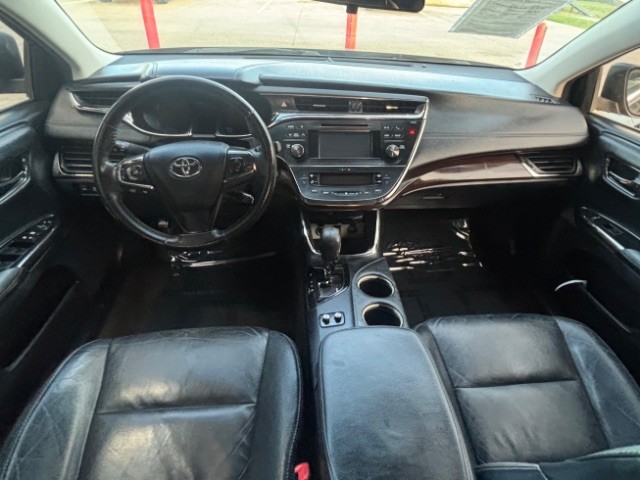 Toyota Avalon Vehicle Full-screen Gallery Image 05