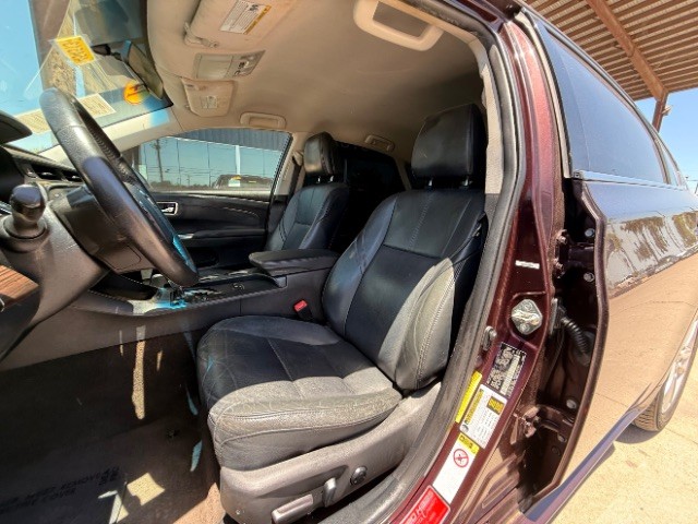 Toyota Avalon Vehicle Full-screen Gallery Image 07
