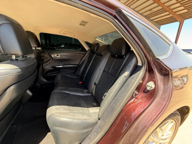 Toyota Avalon Vehicle Full-screen Gallery Image 08