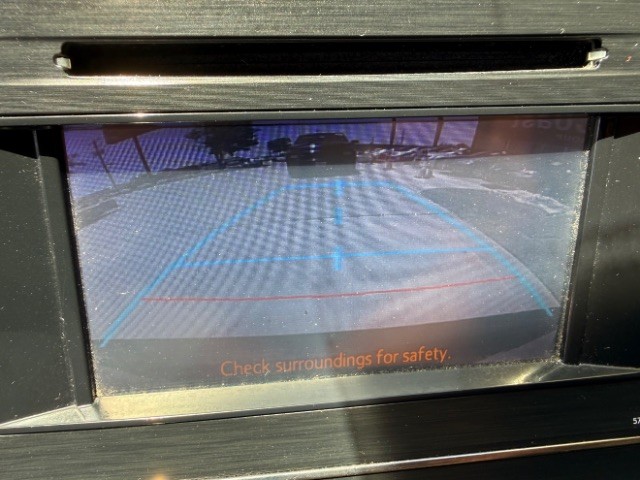 Toyota Avalon Vehicle Full-screen Gallery Image 10