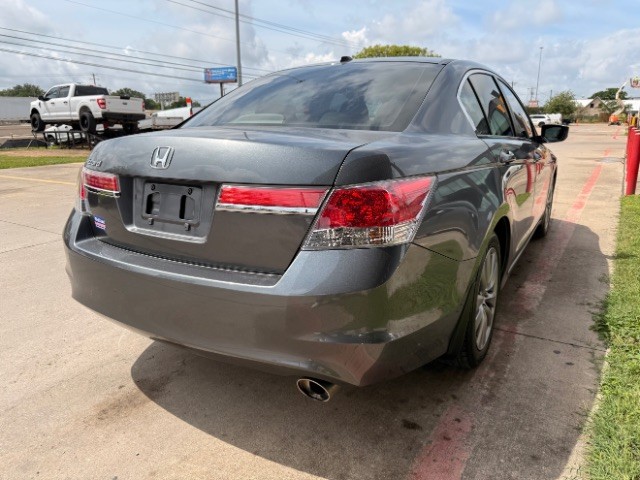 Honda Accord Sedan Vehicle Full-screen Gallery Image 04