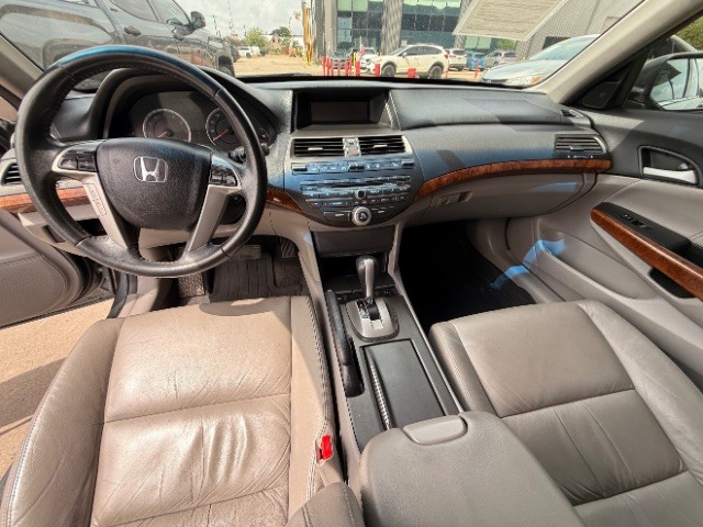 Honda Accord Sedan Vehicle Full-screen Gallery Image 09