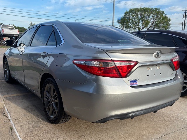 Toyota Camry Vehicle Full-screen Gallery Image 02