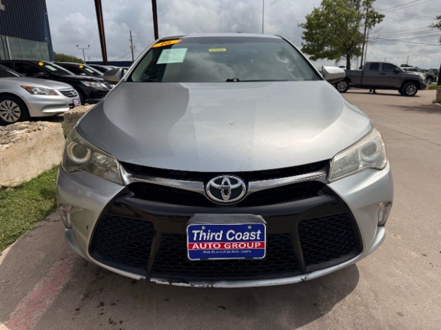 Toyota Camry Vehicle Full-screen Gallery Image 06