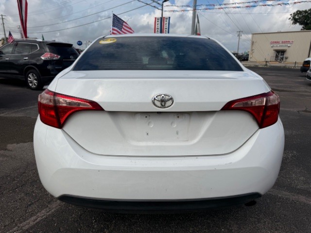 Toyota Corolla Vehicle Full-screen Gallery Image 05