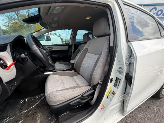 Toyota Corolla Vehicle Full-screen Gallery Image 07
