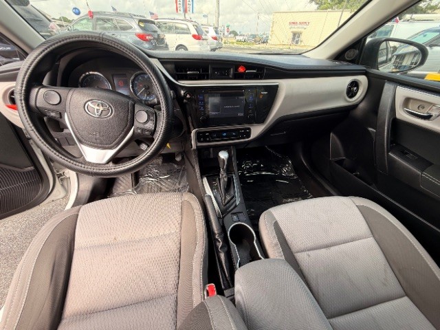 Toyota Corolla Vehicle Full-screen Gallery Image 09