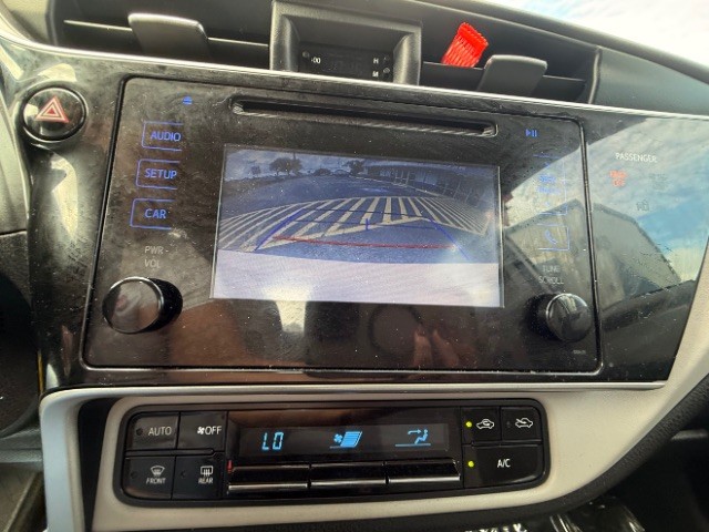 Toyota Corolla Vehicle Full-screen Gallery Image 10