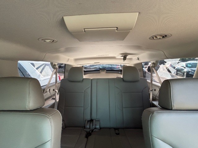 Chevrolet Tahoe Vehicle Full-screen Gallery Image 03
