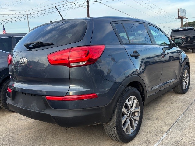 Kia Sportage Vehicle Full-screen Gallery Image 02