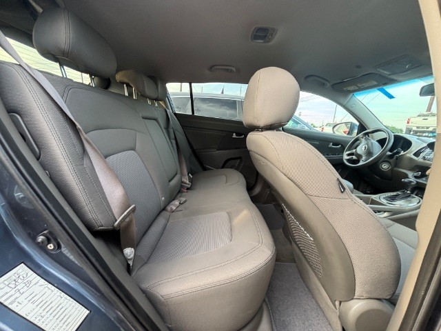 Kia Sportage Vehicle Full-screen Gallery Image 04