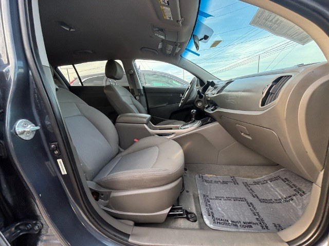 Kia Sportage Vehicle Full-screen Gallery Image 05