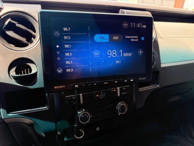 Ford F-150 Vehicle Full-screen Gallery Image 10