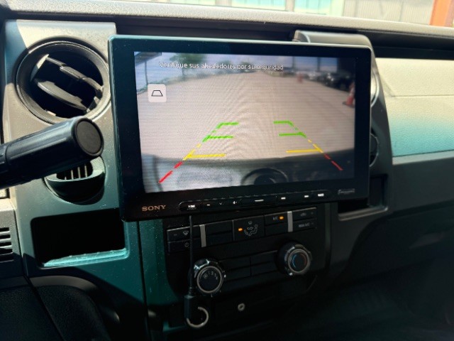 Ford F-150 Vehicle Full-screen Gallery Image 11