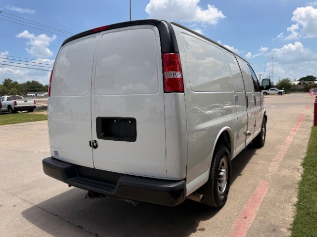 Chevrolet Express Cargo Van Vehicle Full-screen Gallery Image 04