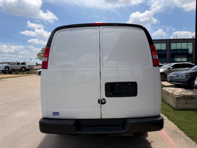 Chevrolet Express Cargo Van Vehicle Full-screen Gallery Image 05
