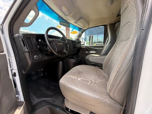Chevrolet Express Cargo Van Vehicle Full-screen Gallery Image 11