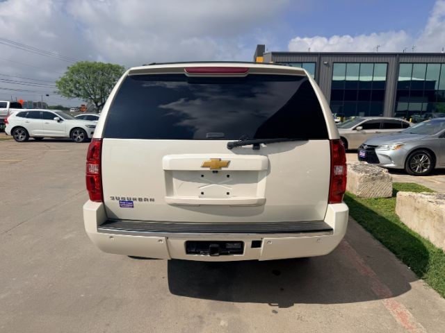 Chevrolet Suburban Vehicle Full-screen Gallery Image 05