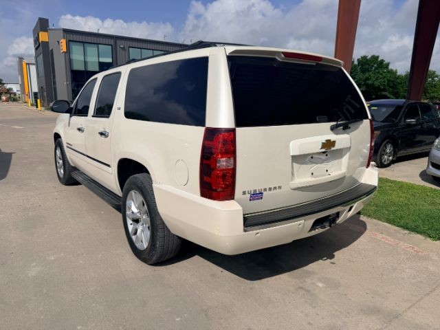 Chevrolet Suburban Vehicle Full-screen Gallery Image 06