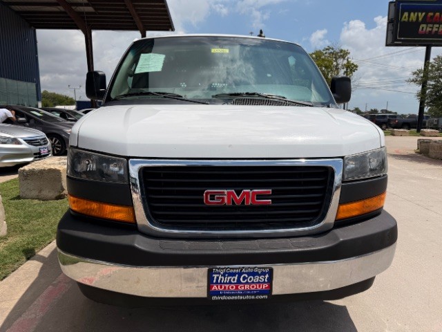 GMC Savana Cargo Van Vehicle Full-screen Gallery Image 06