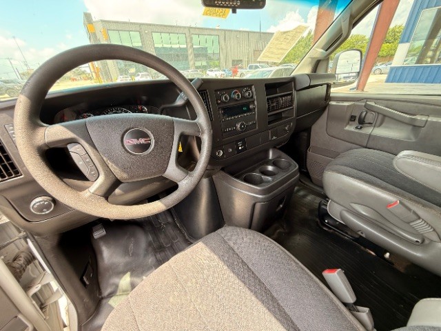 GMC Savana Cargo Van Vehicle Full-screen Gallery Image 08