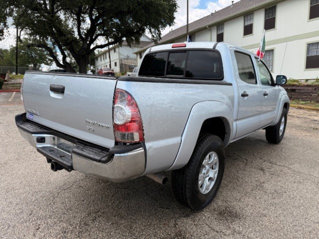 Toyota Tacoma Vehicle Full-screen Gallery Image 03