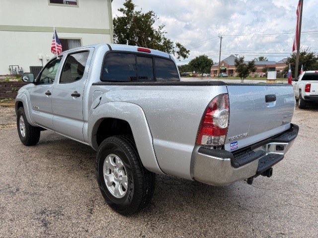 Toyota Tacoma Vehicle Full-screen Gallery Image 04