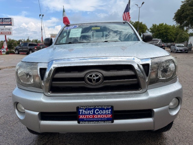 Toyota Tacoma Vehicle Full-screen Gallery Image 06