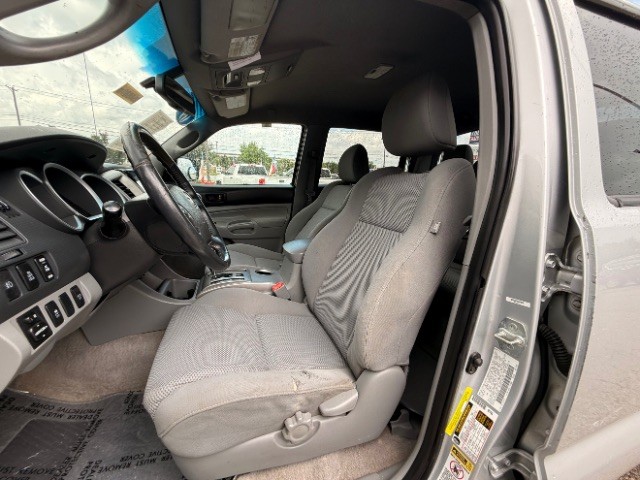 Toyota Tacoma Vehicle Full-screen Gallery Image 07