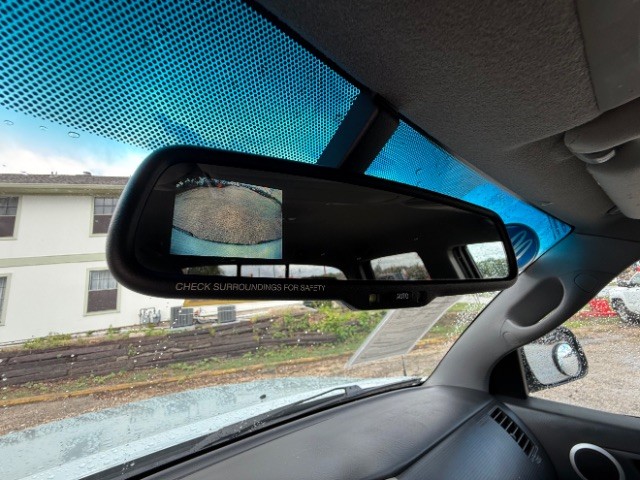 Toyota Tacoma Vehicle Full-screen Gallery Image 10