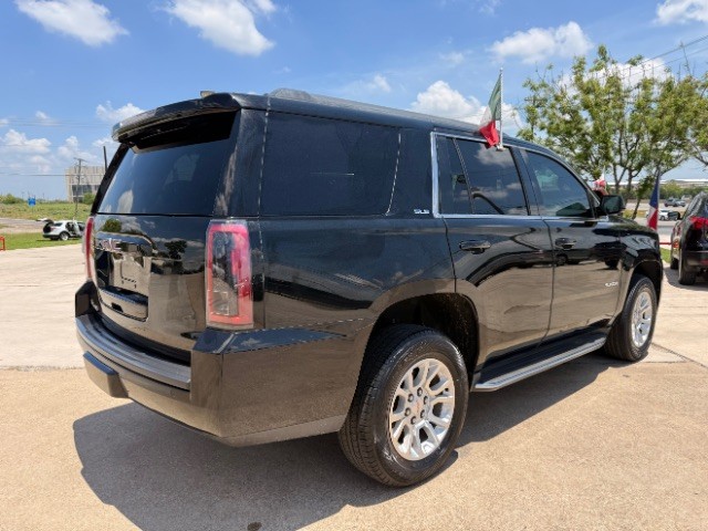 GMC Yukon Vehicle Full-screen Gallery Image 03