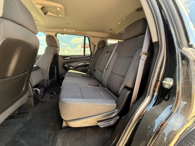 GMC Yukon Vehicle Full-screen Gallery Image 08
