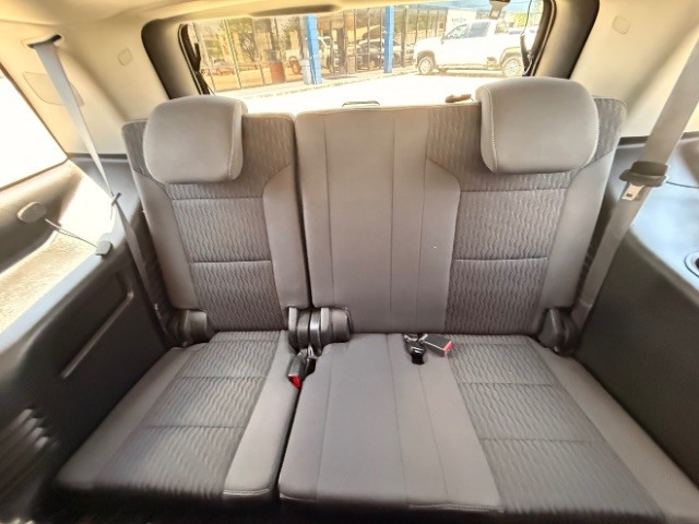 GMC Yukon Vehicle Full-screen Gallery Image 09