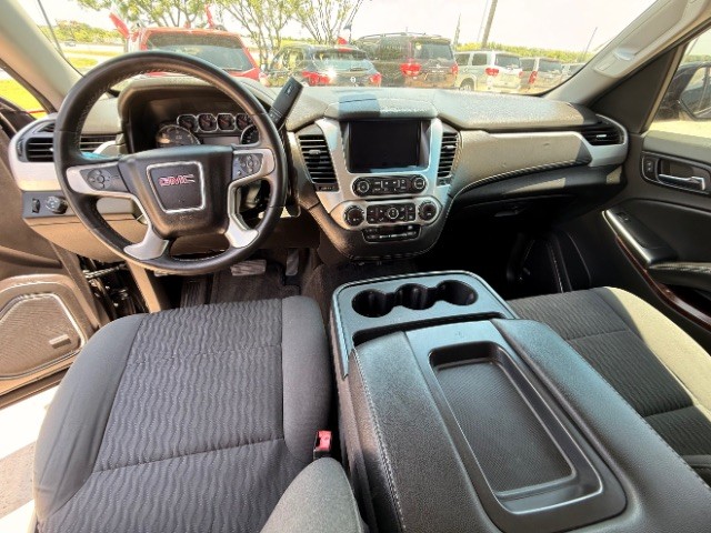 GMC Yukon Vehicle Full-screen Gallery Image 10