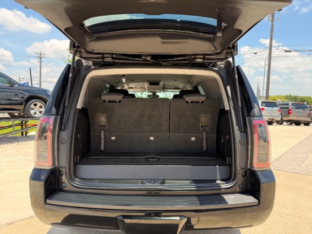 GMC Yukon Vehicle Full-screen Gallery Image 11