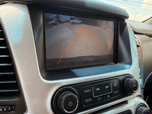 GMC Yukon Vehicle Full-screen Gallery Image 12