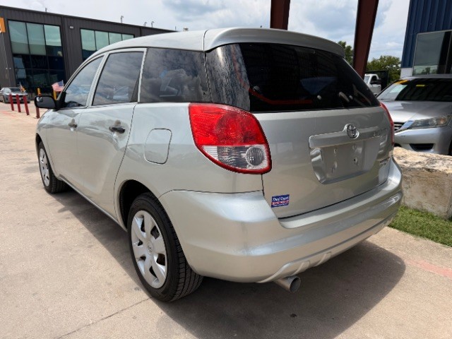 Toyota Matrix Vehicle Full-screen Gallery Image 03