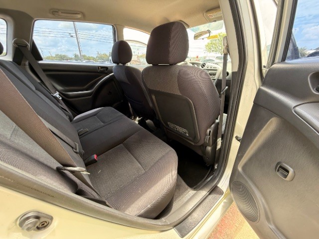 Toyota Matrix Vehicle Full-screen Gallery Image 08