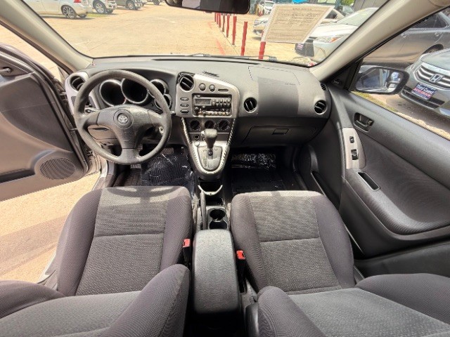 Toyota Matrix Vehicle Full-screen Gallery Image 09