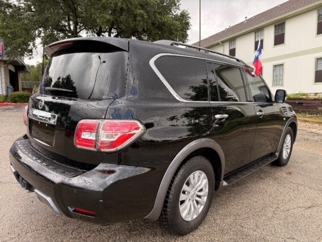 Nissan Armada Vehicle Full-screen Gallery Image 03