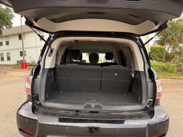 Nissan Armada Vehicle Full-screen Gallery Image 07