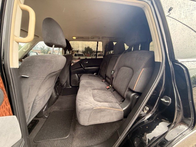 Nissan Armada Vehicle Full-screen Gallery Image 09