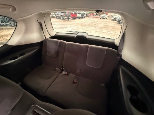 Nissan Armada Vehicle Full-screen Gallery Image 10