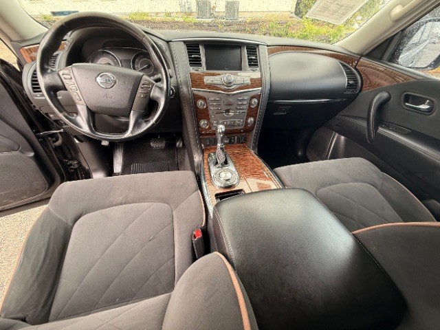 Nissan Armada Vehicle Full-screen Gallery Image 11