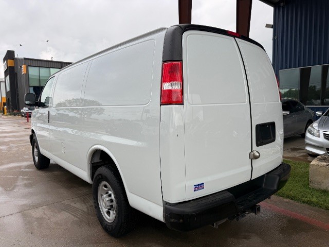 Chevrolet Express Cargo Van Vehicle Full-screen Gallery Image 03