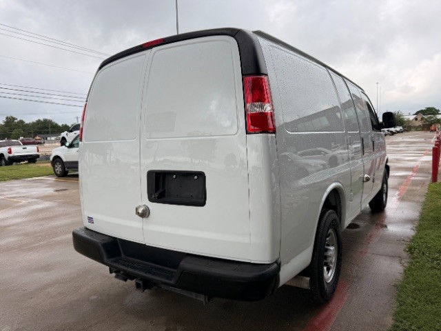 Chevrolet Express Cargo Van Vehicle Full-screen Gallery Image 04