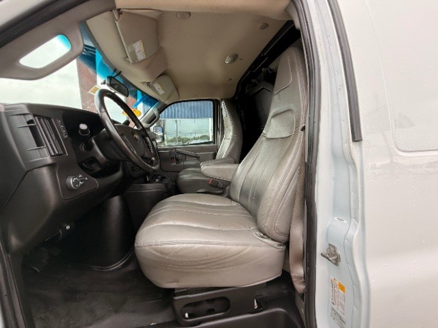 Chevrolet Express Cargo Van Vehicle Full-screen Gallery Image 07