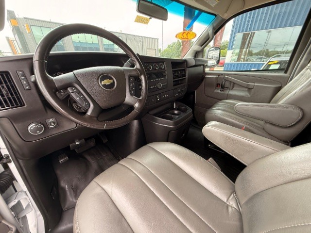 Chevrolet Express Cargo Van Vehicle Full-screen Gallery Image 08